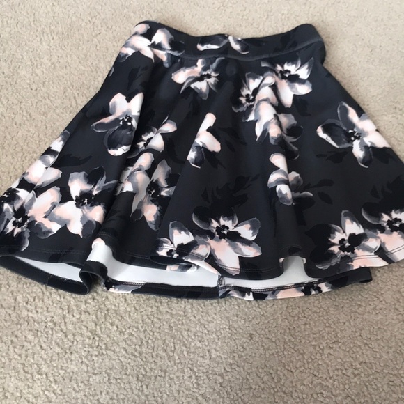 Hollister floral skirt - Picture 1 of 1